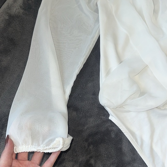 GUESS Off the Shoulder V-neck Bodysuit - Picture 6 of 13